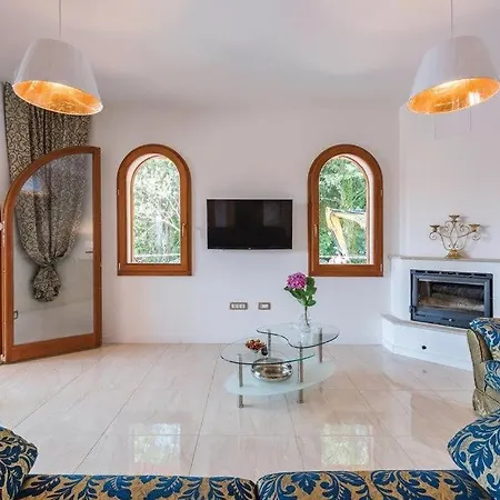 Marija By Guide * Tar-Vabriga