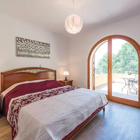 Marija By Guide Willa Tar-Vabriga